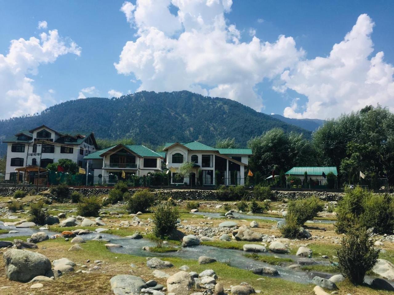 Sojourn Cottages Pahalgām Esterno foto